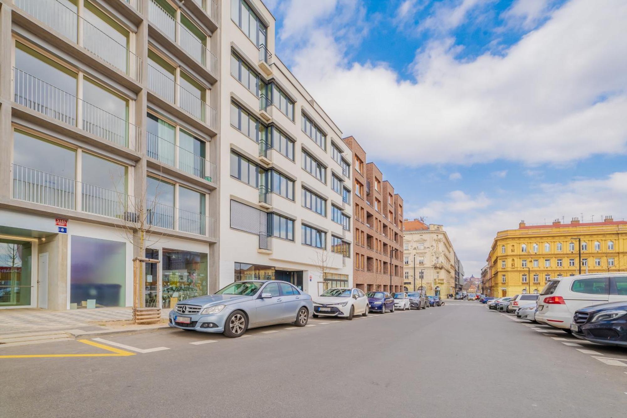 Industrialux In Premium Smichov City By Rentez Praga